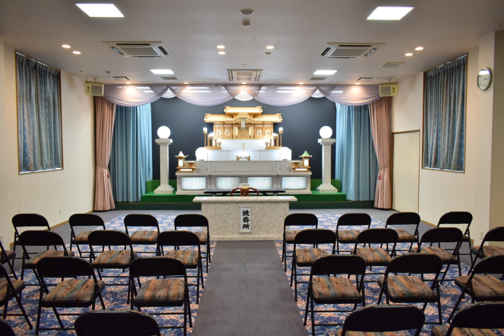 賀茂斎場風景1F式場