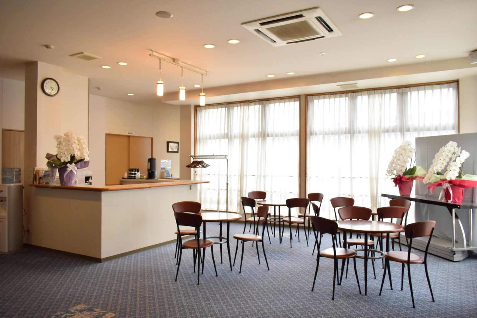 賀茂斎場風景2Fロビー(喫茶室)